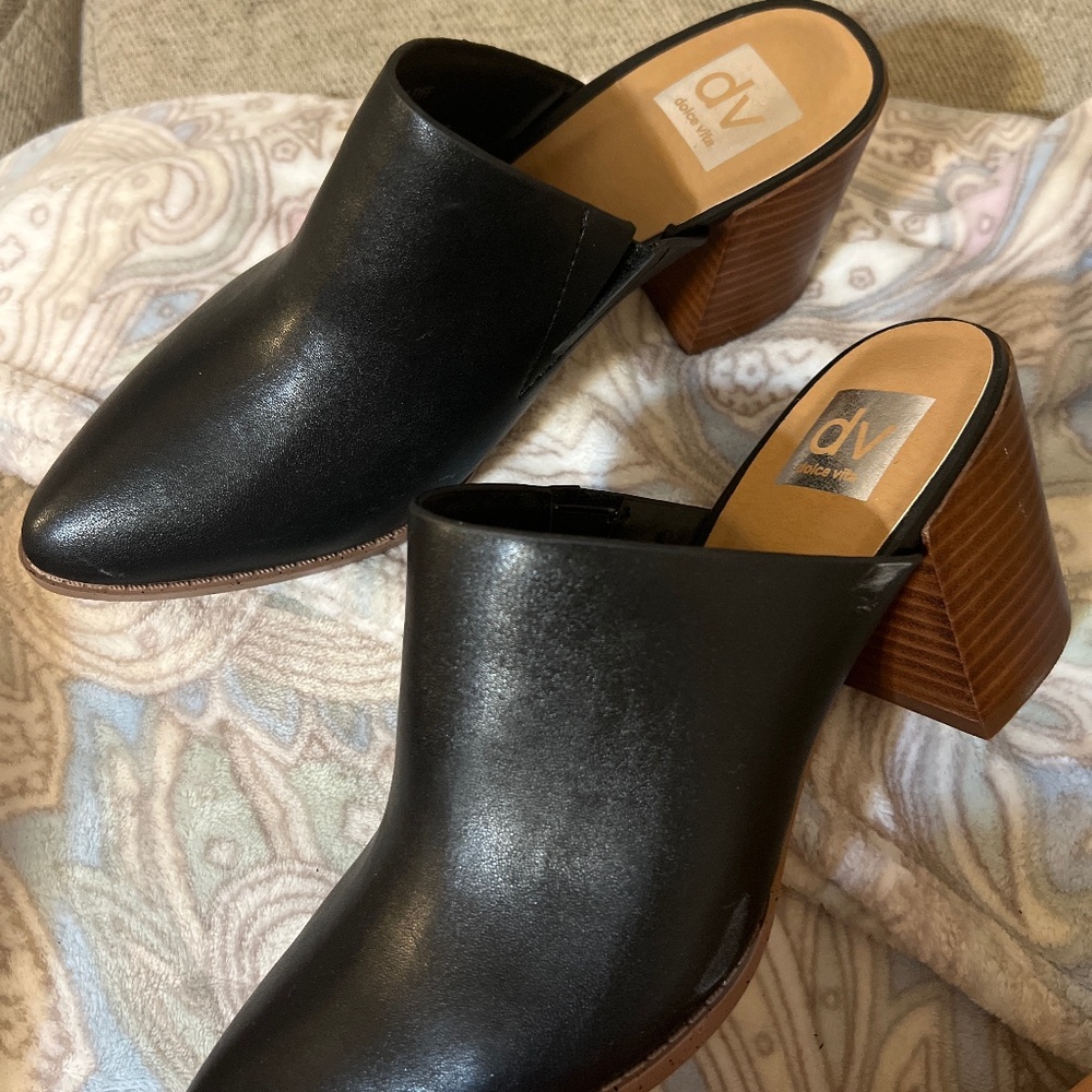 black closed toes heels